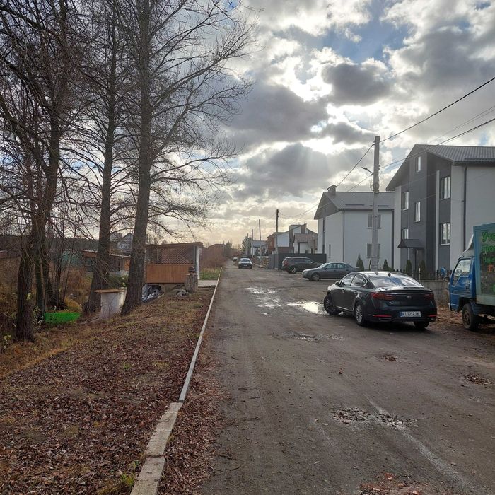 Продам ділянку поруч з лісом в с. Погреби, Броварський р-н.