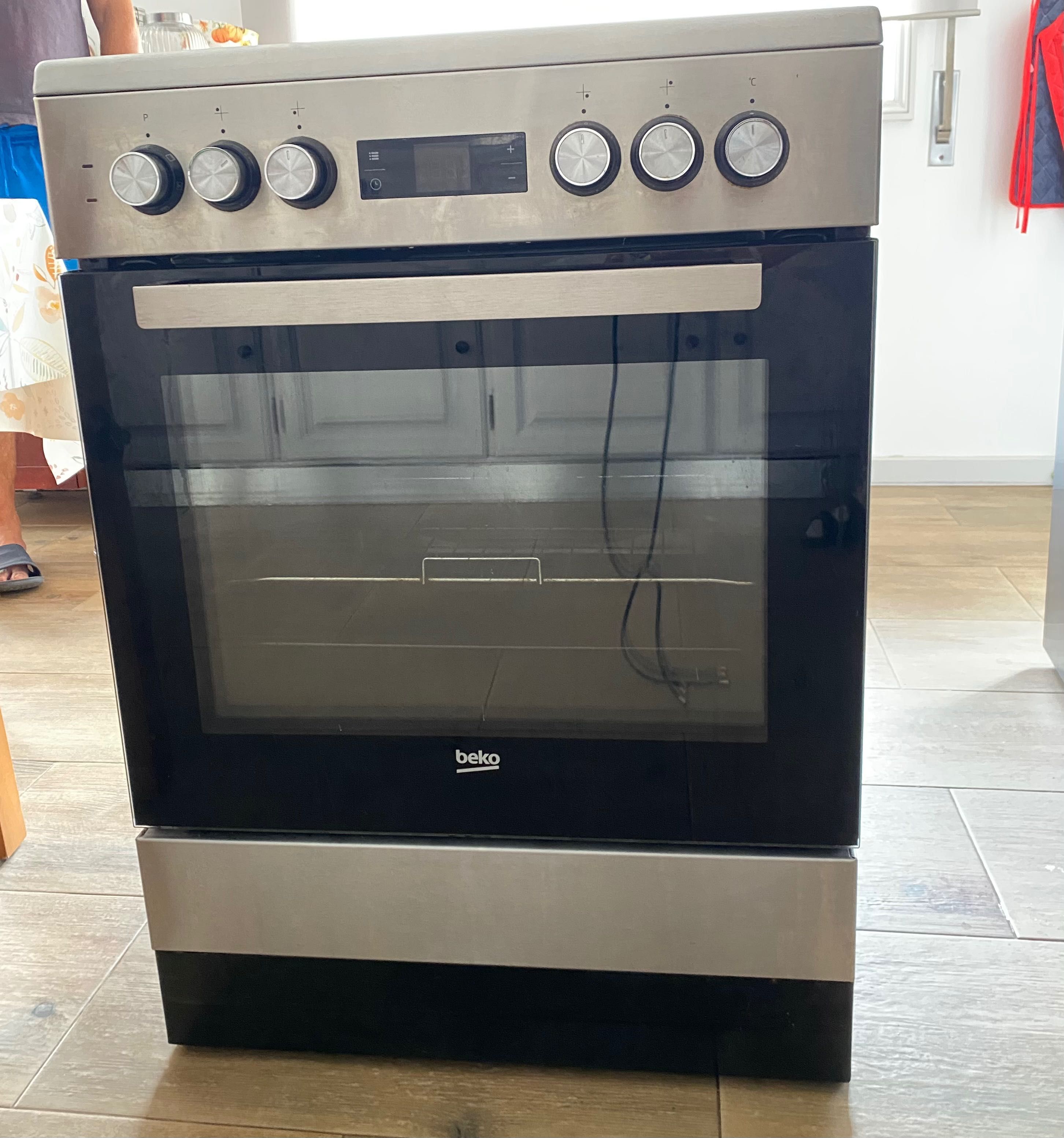 FOGÃO BEKO FSE67310GX (Elétrico, Vitrocerâmica, Capacidade 66 Lt)