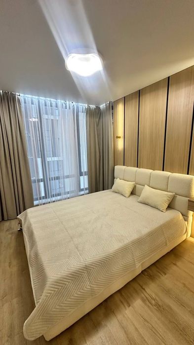 Продаж дизайнерської 1 км квартири поруч з озером