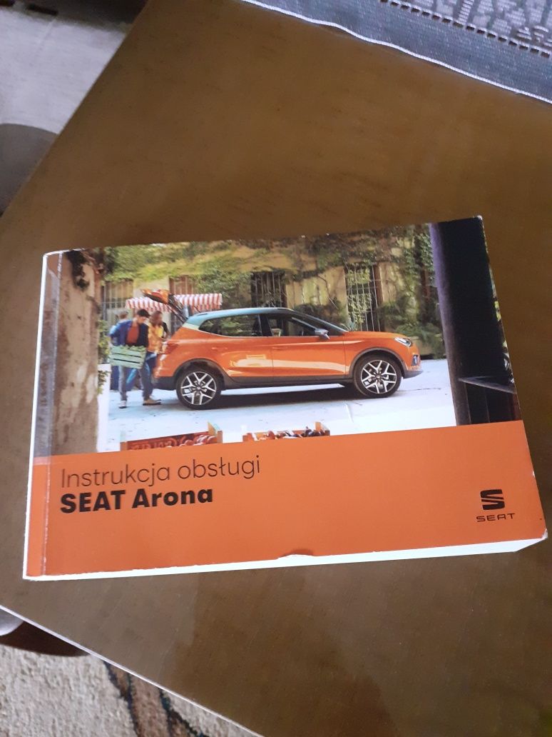 Książka  SEAT    ARONA  2018r