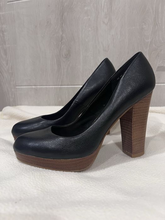 Туфлі на підборах 42р