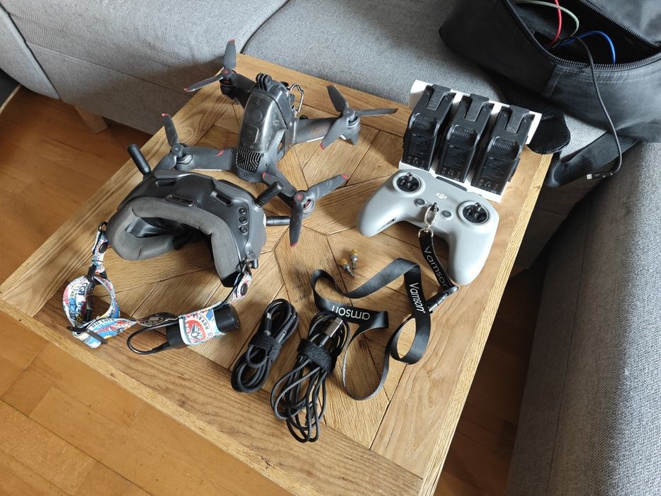 Dron DJI FPV Combo + Fly More Kit+ ładowarka samochodowa plecak