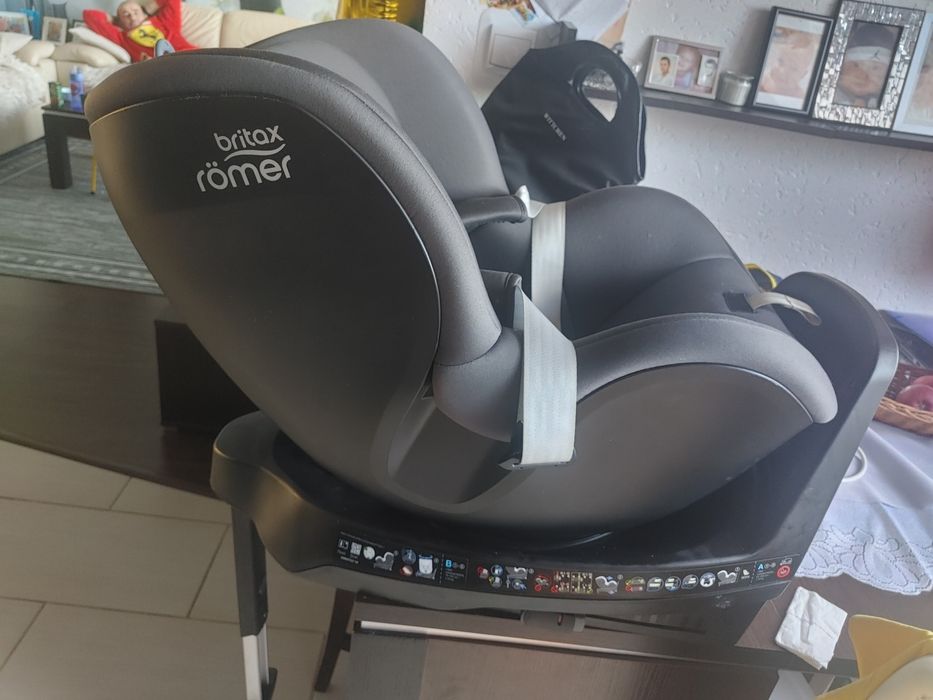 Fotelik samochodowy obrotowy Britax Römer Dualfi M Plus