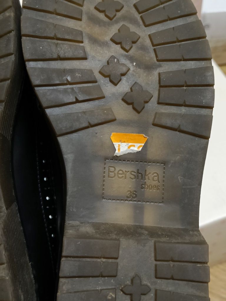 Туфли женские (лофери)  Bershka. 36 размер.