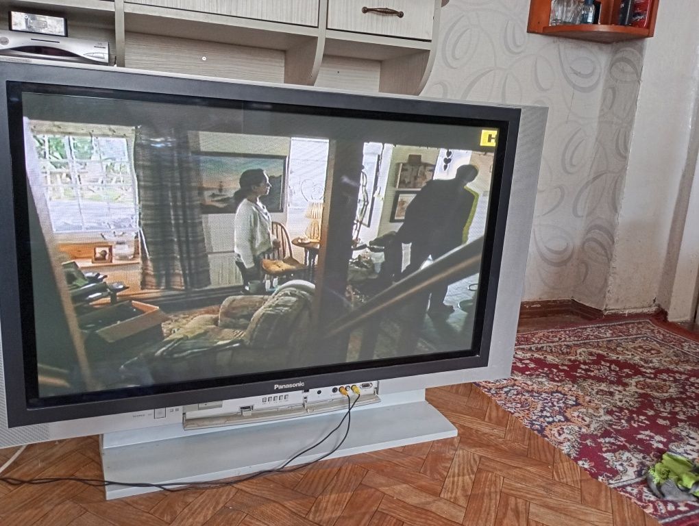 Телевизор в рабочем состоянии.
