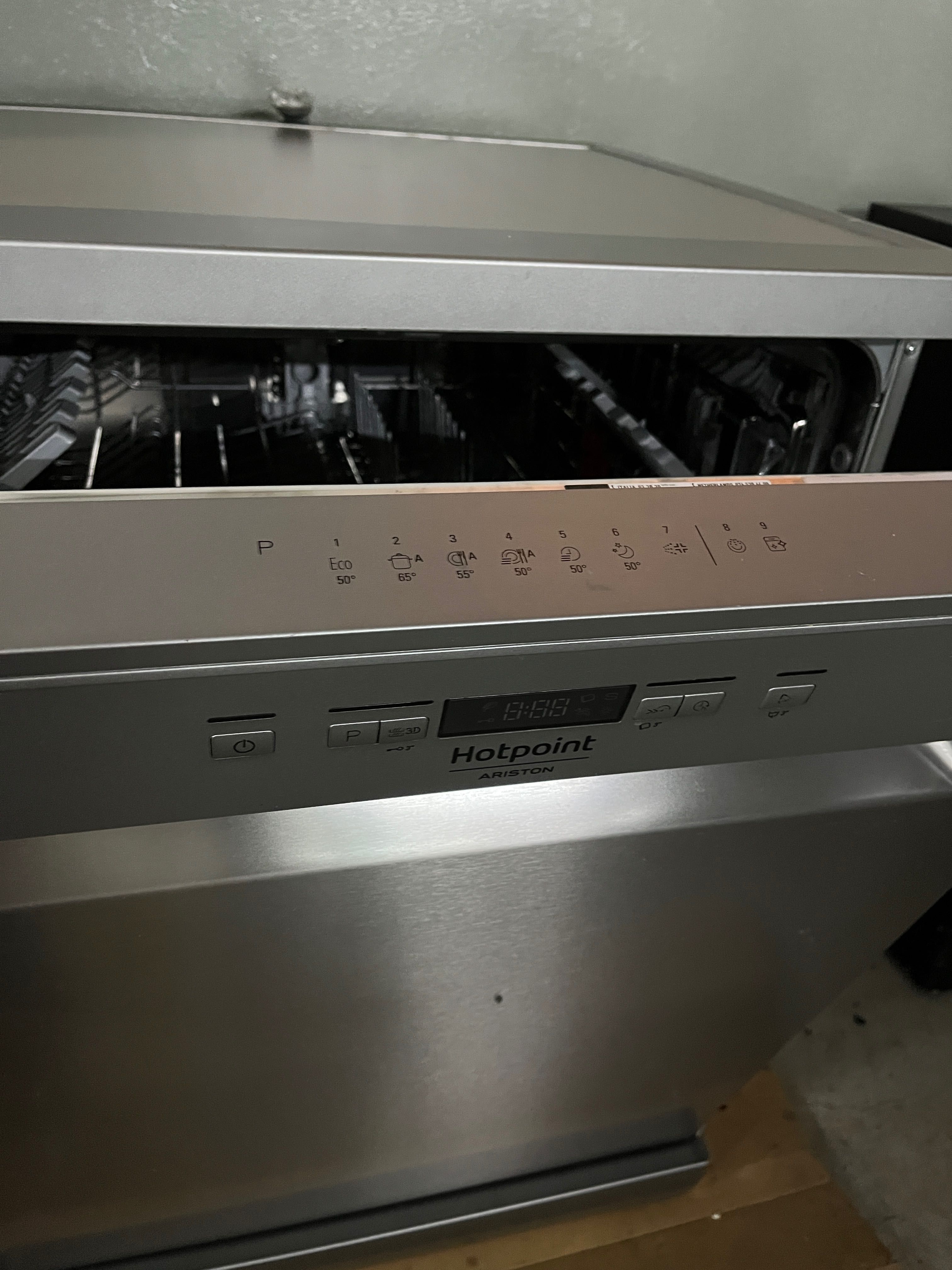 Máquina de Lavar Loiça Hotpoint HFC 3C32 WX