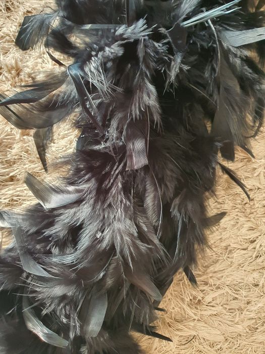 Cachecol de penas preto