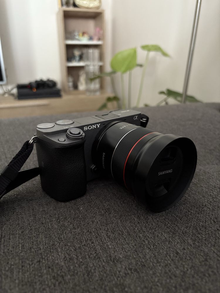 Câmara Sony A6000 + Lente Samyang 45mm f/1.8