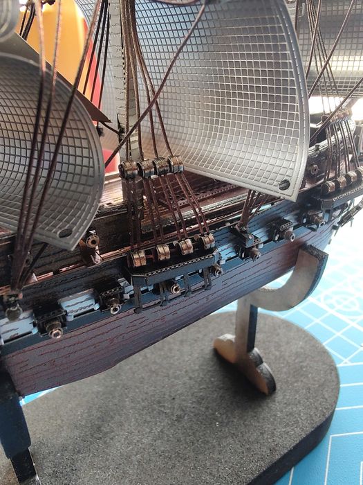 USS Constitution gotowy metalowy model Piececool 21 cm + gablota