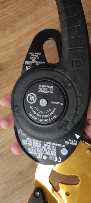 Petzl ID S nie używany - z rysami i zadrapaniami obudowy-nowy model/1/