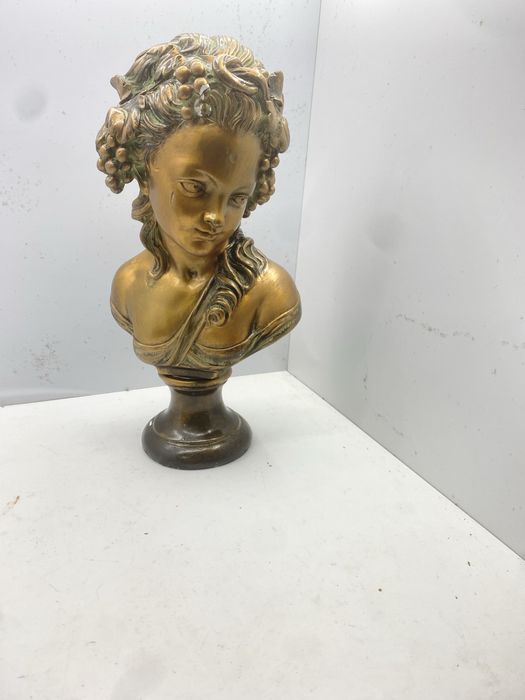 Busto de senhora arte nova