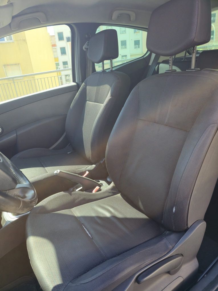 Renault Clio 1.2 gasolina 5 Lugares 2006