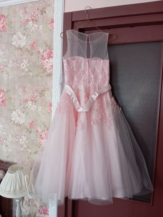 Вечернее розовое платье