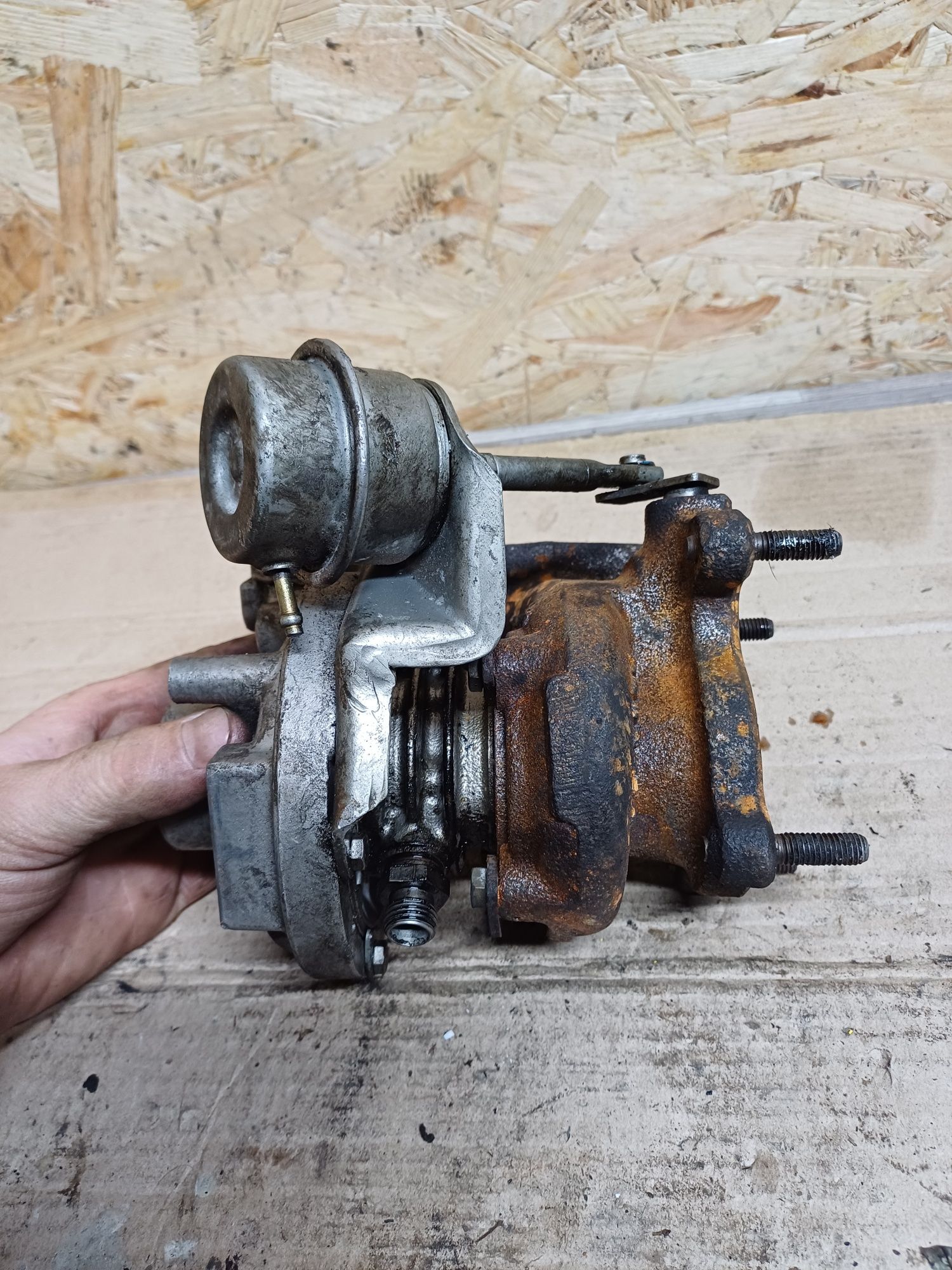 Audi 80 B-4 1.8 TDI турбіна 028145701T 028145701E 028145703D