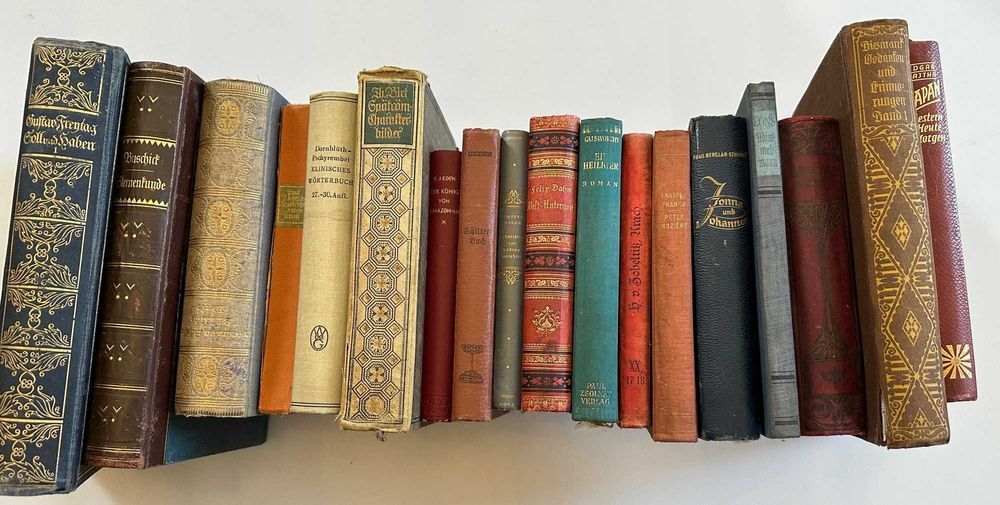 Książki z  XIX i XX wieku  w j. niemieckim 18 tytułów ornamenty