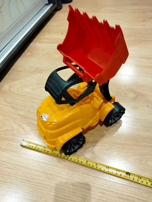 Машини будівельні, трактори великі з рухомими частинами