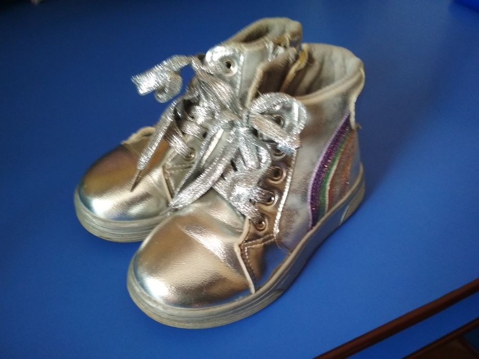 Красивые ботинки для девочки