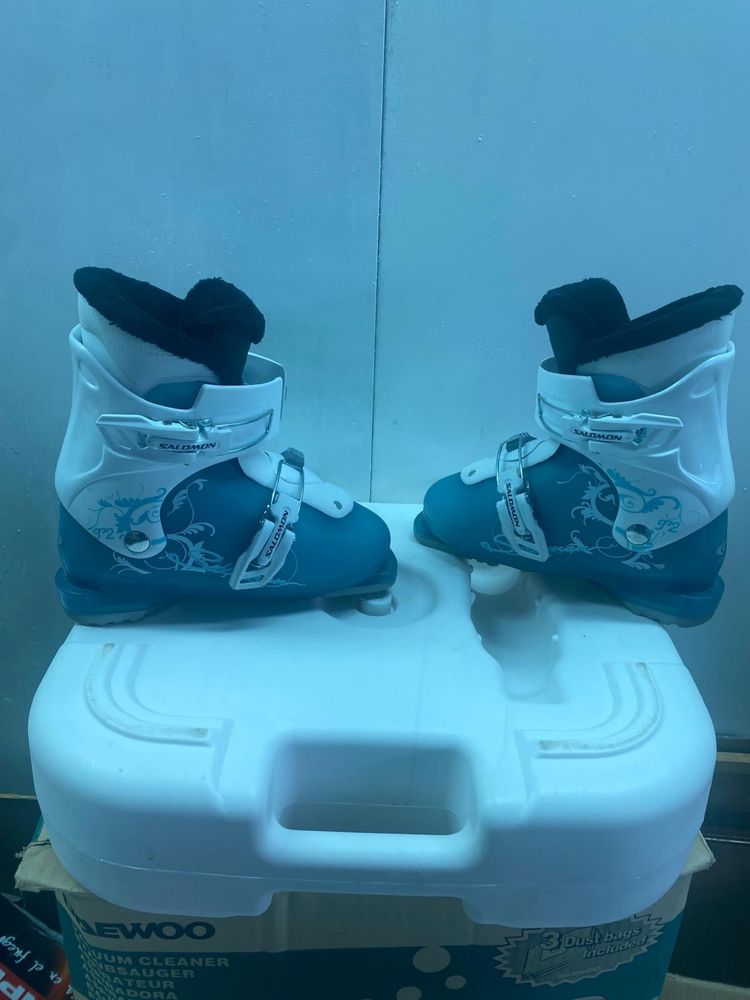 Vendo botas Salomon de sky tamanho 21