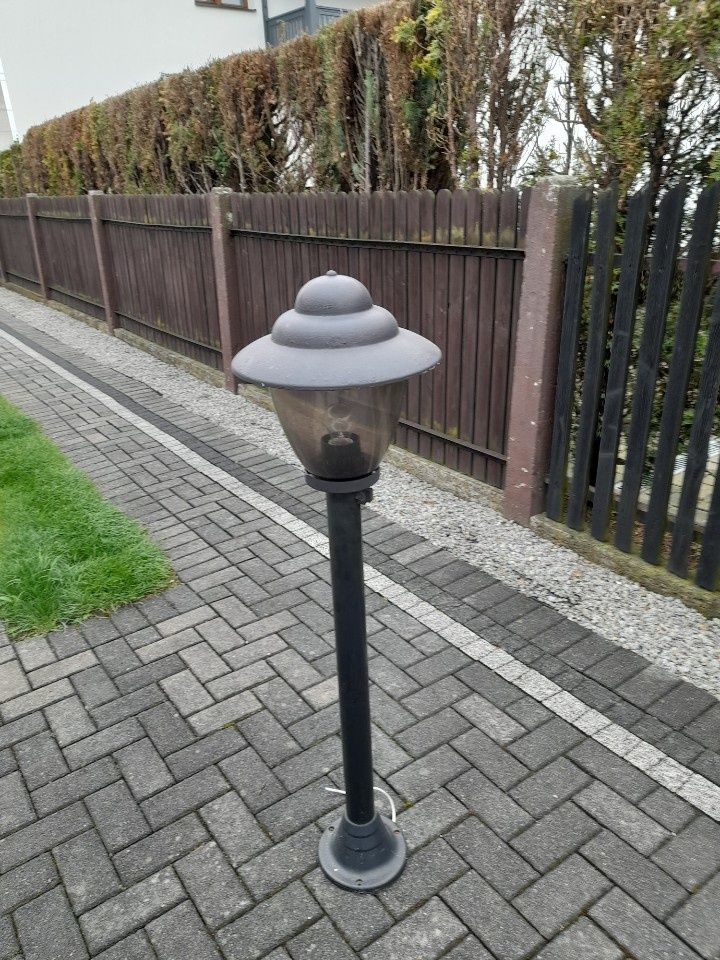 Lampa stojąca  ogrodowa lub na tarasie  z wyłącznikiem.