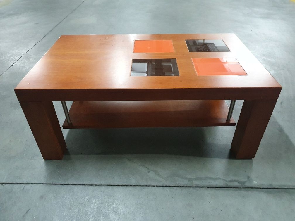 Mesa de Centro – cerejeira – madeira maciça com aplicações em vidro