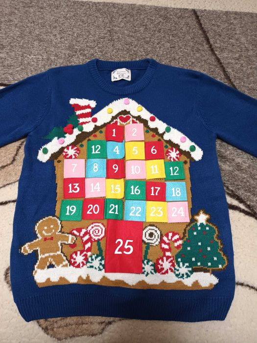 Продаю свитер с новогодней тематикой