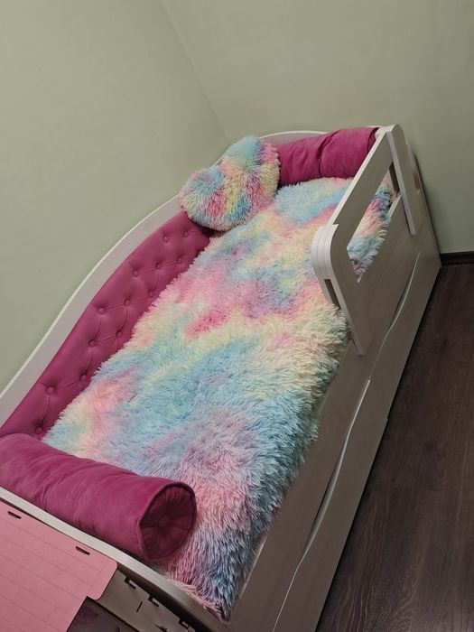 Дитяче ліжко для дівчинки