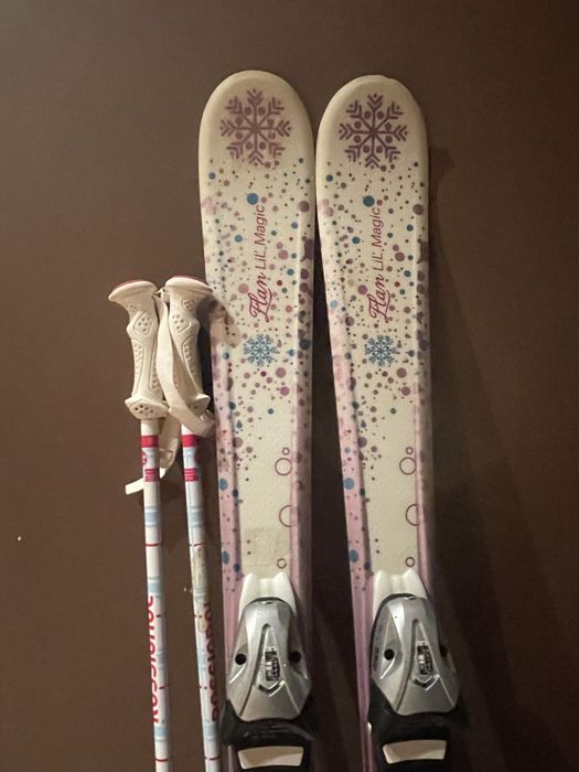 Komplet narciarski: buty, narty, wiązania, kije