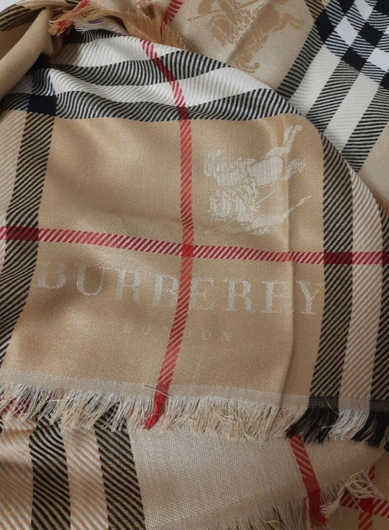 Bardzo duża piękna mięciutka chusta Burberry