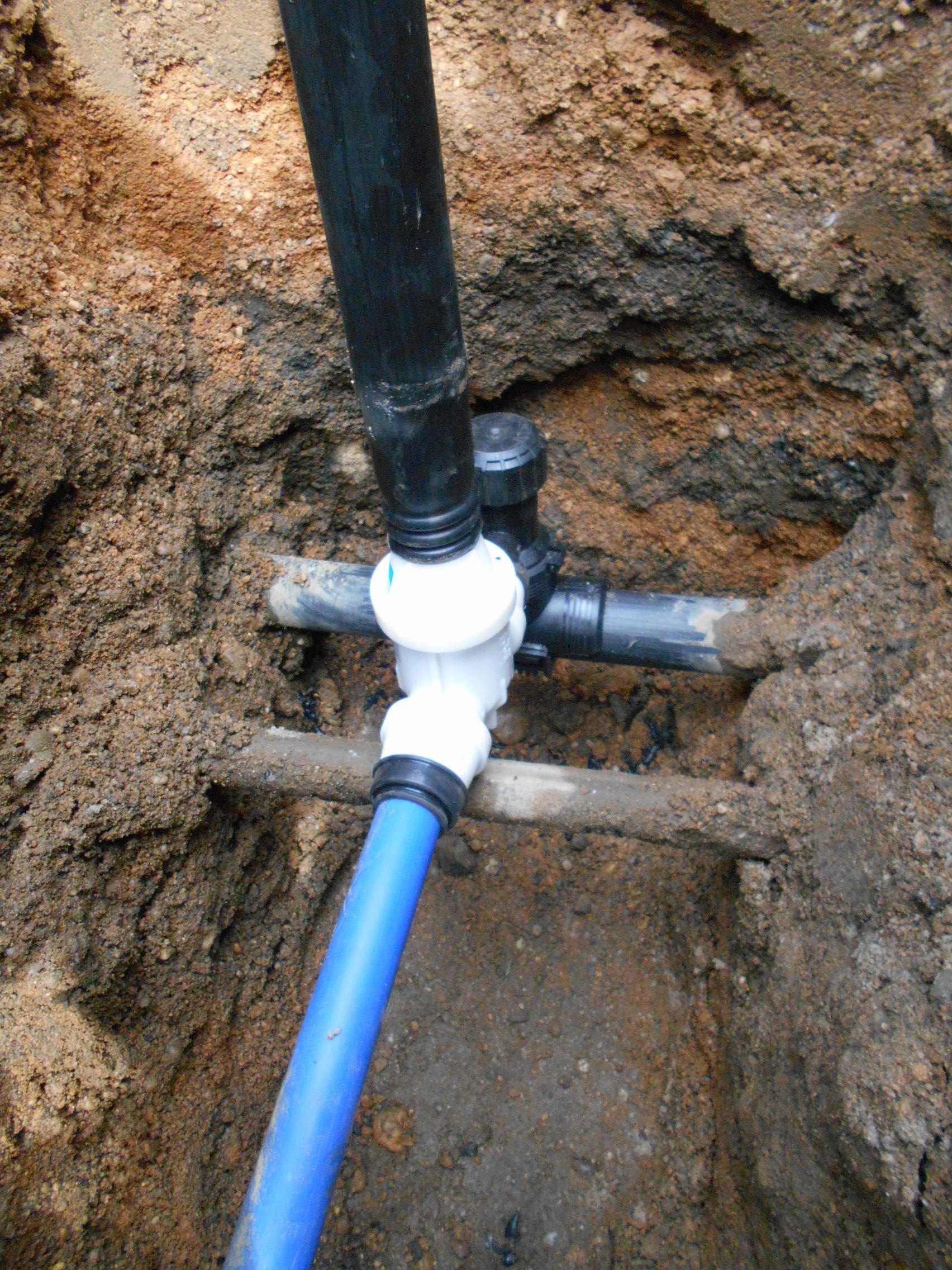 Minikoparka Przyłącze wody.kable energetyczne  fotowoltaika gaz wykopy