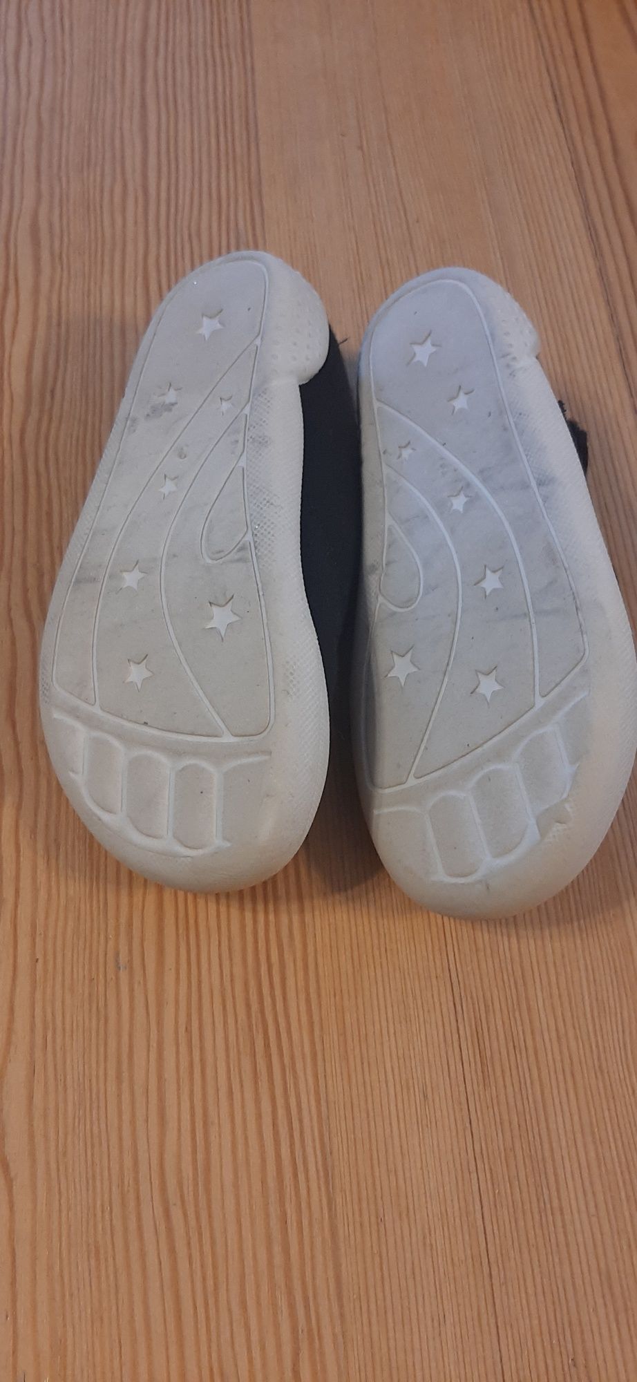 Buty rozm. 27 zapinane na rzep