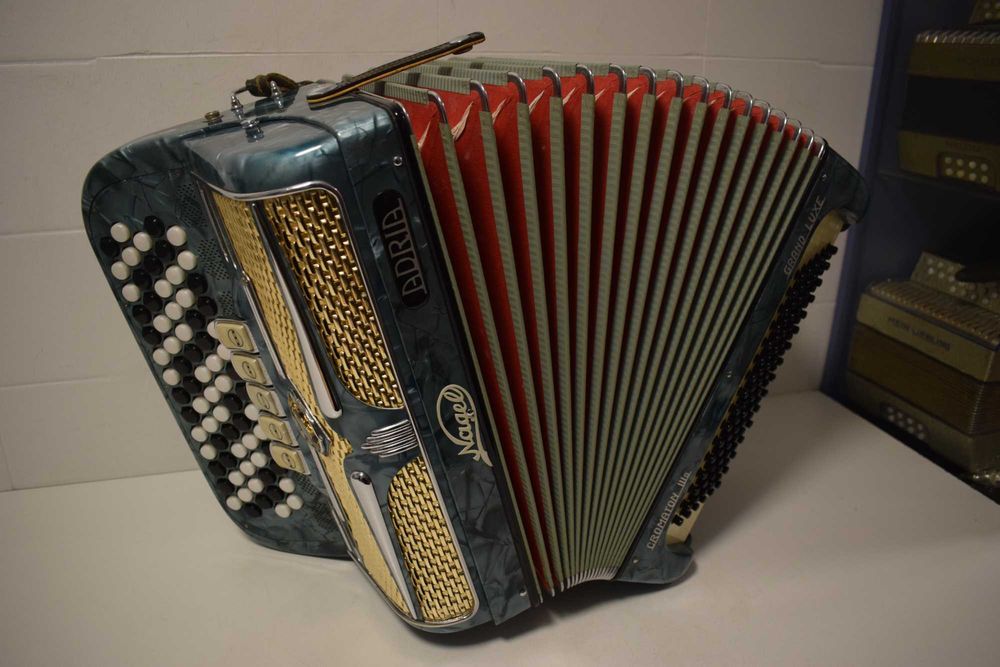 Acordeao Adria Cromton Grand Lux 3 Voz, N 241