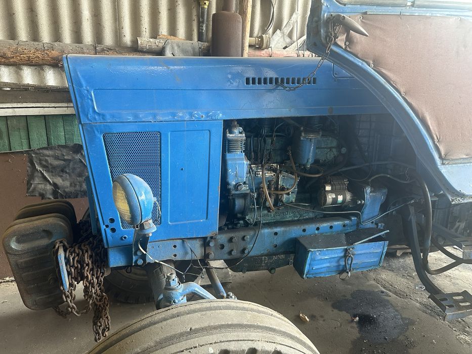 Трактор МТЗ-80 в робочому стані