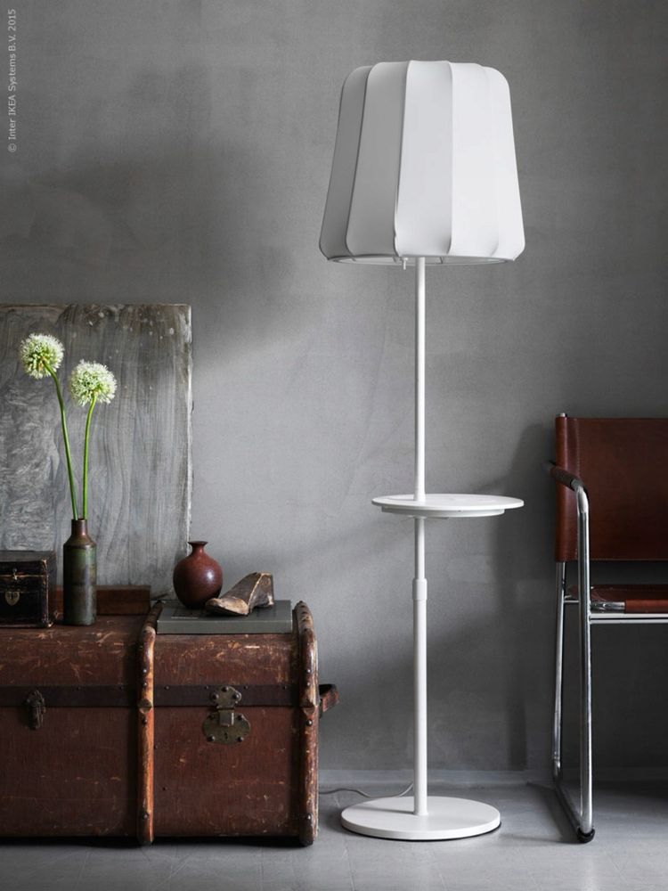 IKEA VARV Lampa stojąca z ładowarką
