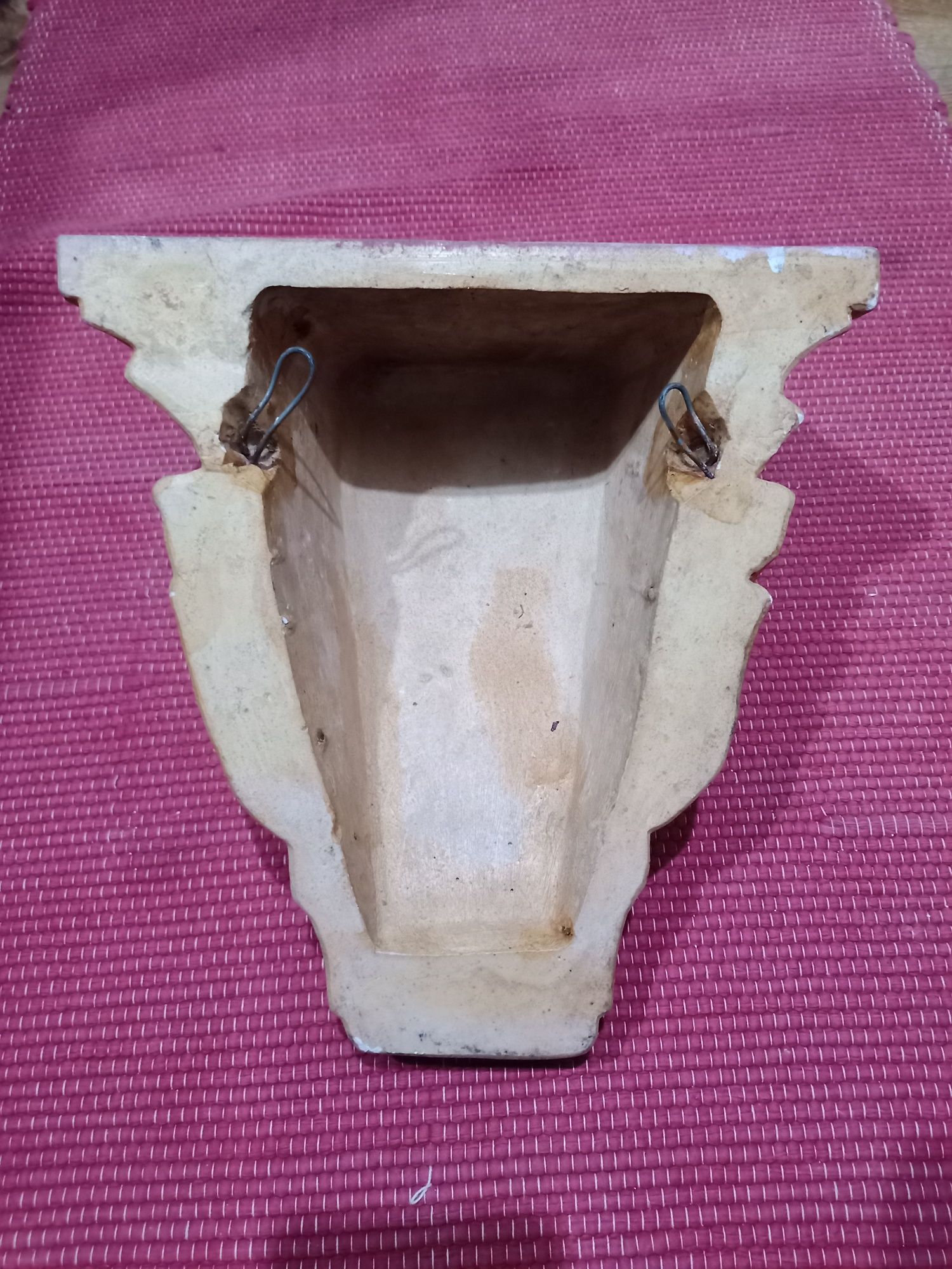 Peanha ou missula centenária em gesso