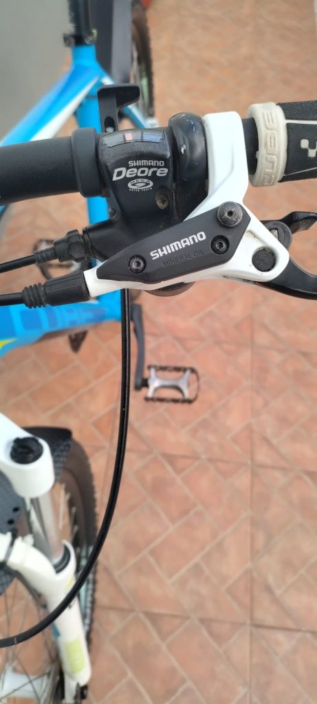 Bicicleta BTT CUBE