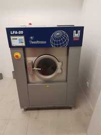 Mais uma instalação Tecnitramo Máquina de lavar 30kg