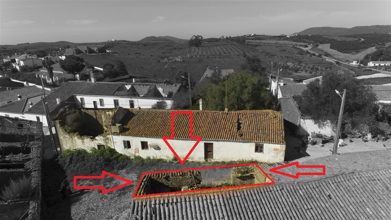 Terreno urbano 602–651 m² com ruína 364 m²