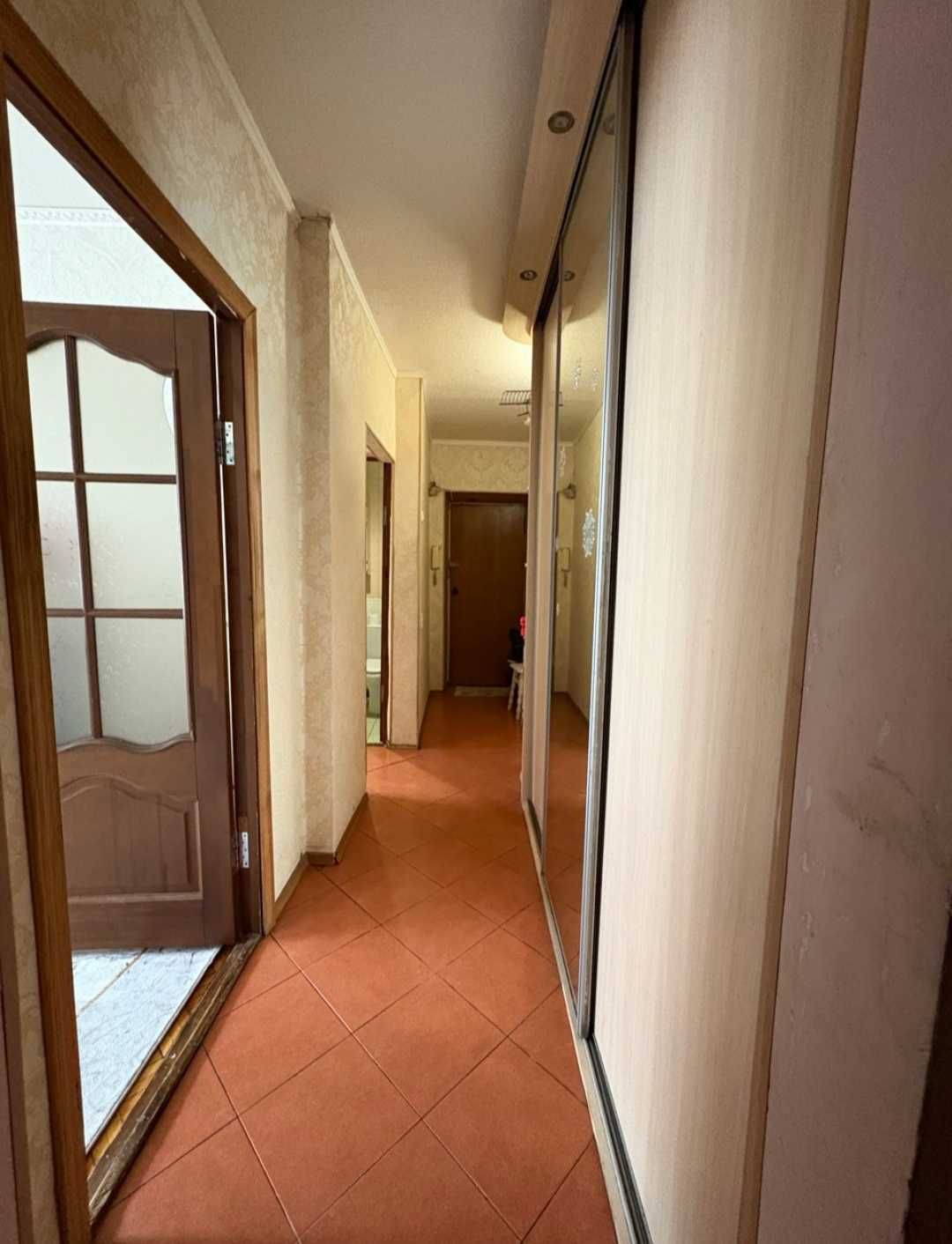 3к.квартира, Проспект Науки 24,Метро Демеевская 10 мин.пешком.61кв.м.