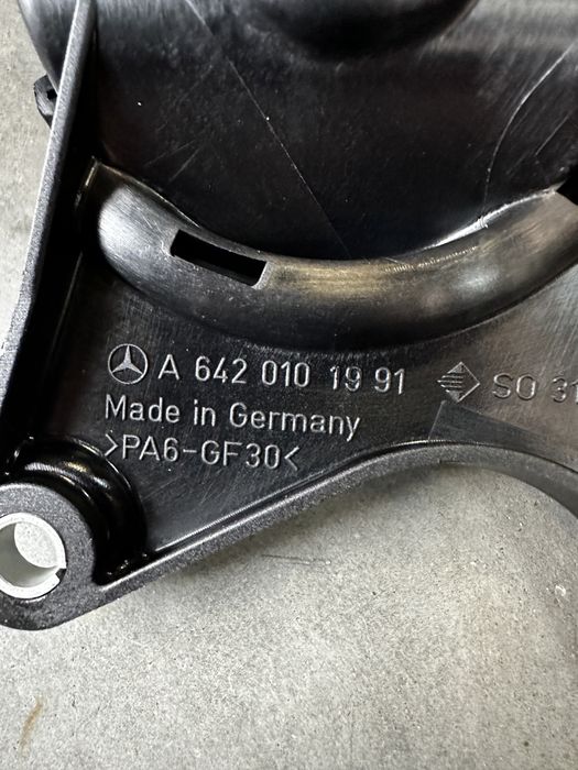 Клапан вентиляции картерних газів сапун спрінтер Sprinter W906 W639