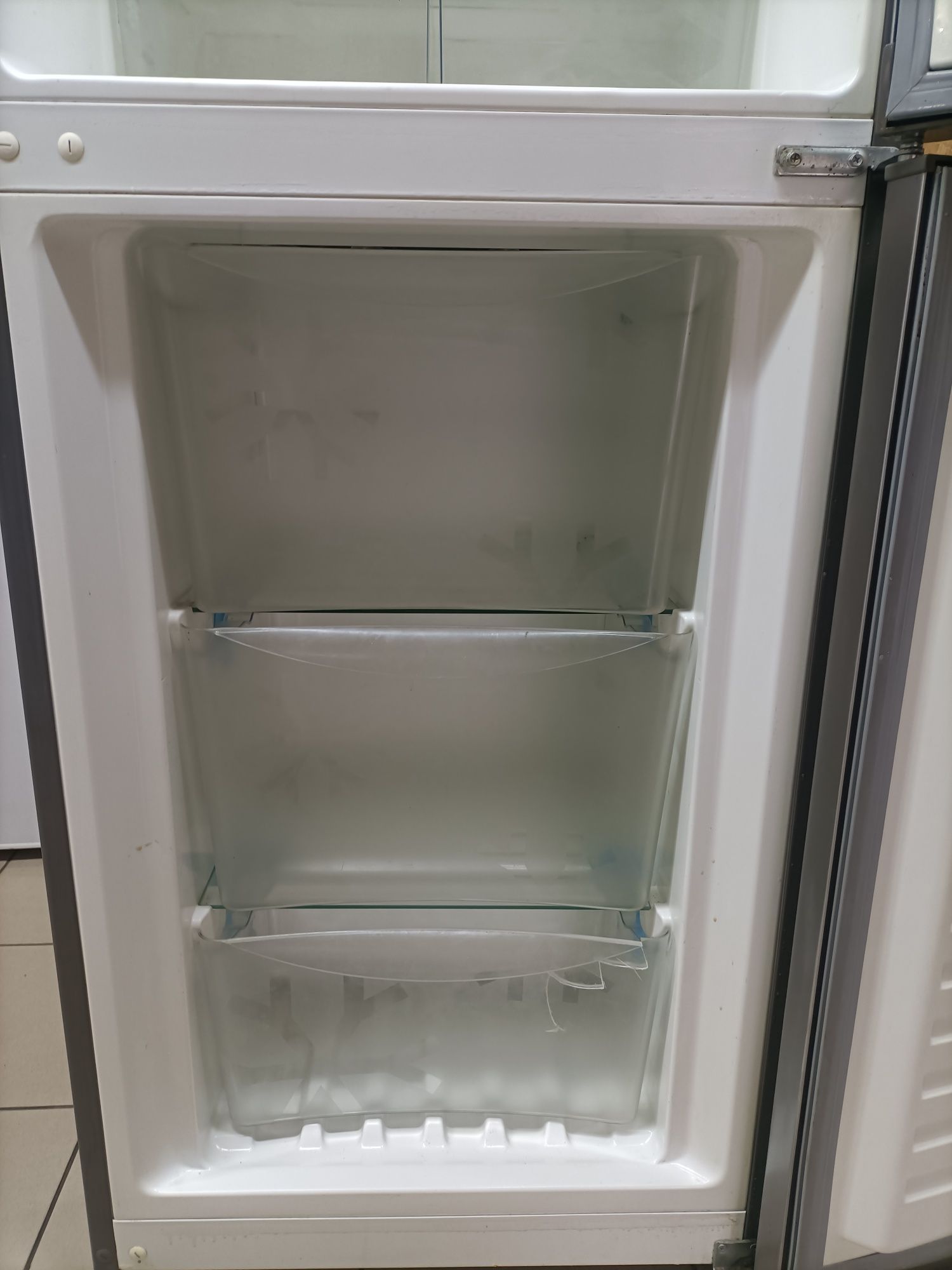 Холодильник сухої заморозки Zanussi