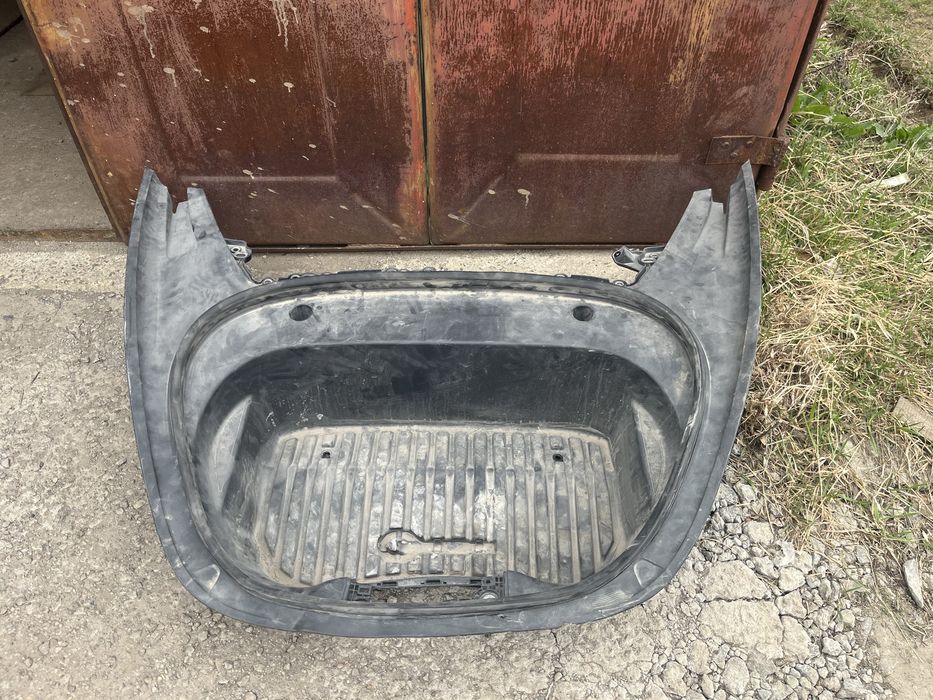 Корито,підкапотний бокс Tesla Model 3