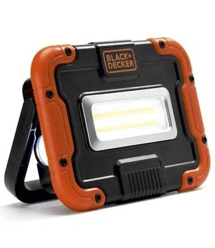 Lampa latarka ogrodowa 2 w 1 marki Black&Decker