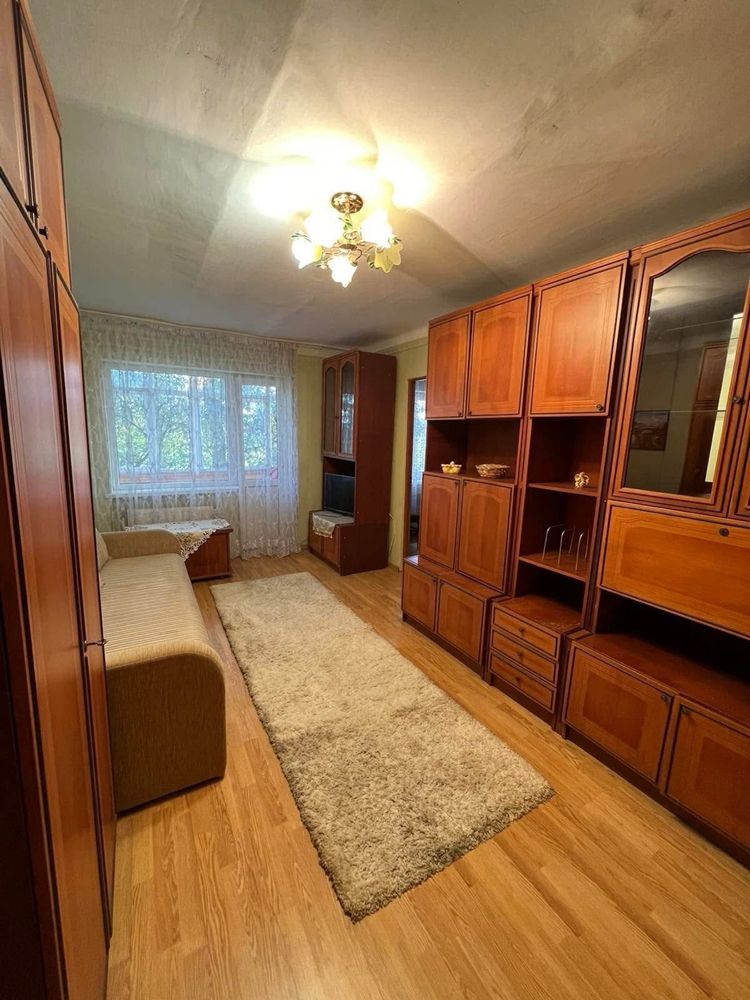 Продаж двохкімнатної набережна.