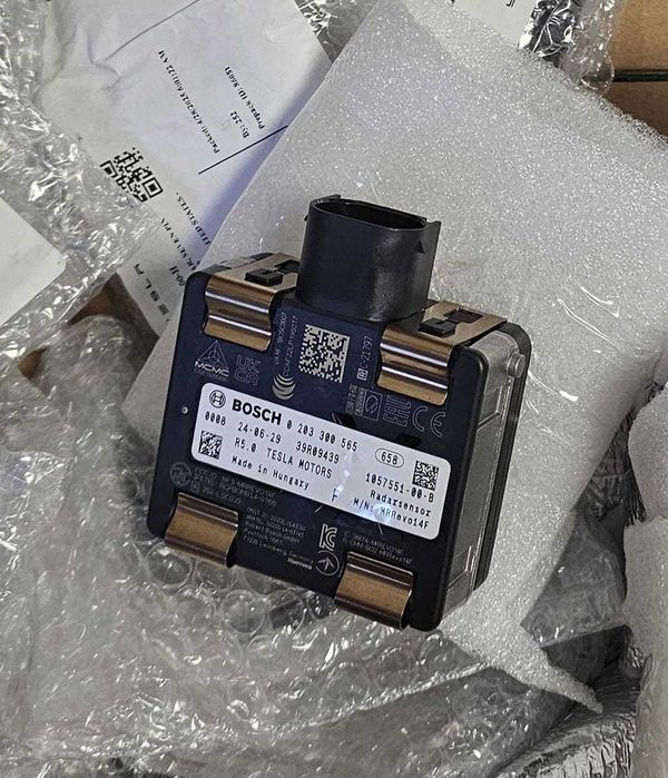Радар Tesla Model S/X 1057551-00-B, новый ориг. производства Hungary