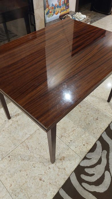 Стіл лакований розкладний