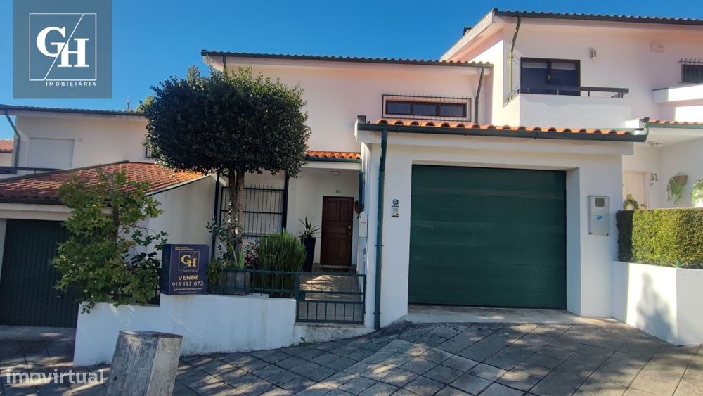 Moradia T3+1, no centro de Famalicão  junto ao hospital