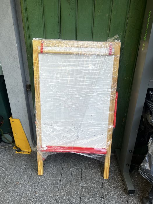 Tablica  na stojaku dla dzieci