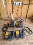 220v. Оригинальные зарядки Dewalt 115