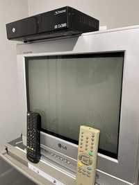 Продам телевізор LG з кронштейном для кріплення на стіну та тюнером Т2