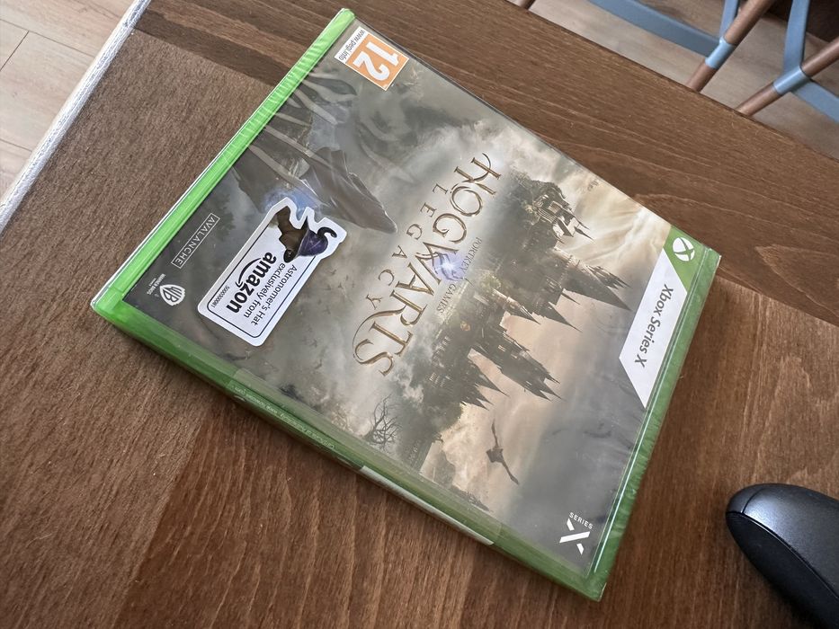 Xbox Series X + Comando + 3 Jogos